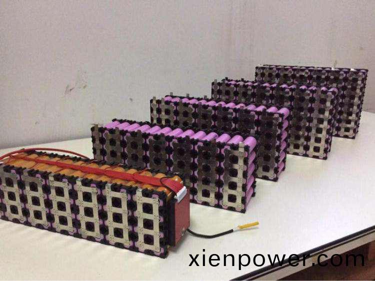 鏗離(li)子(zi)電(dian)池測(ce)溫-鋰(li)電池組熒光(guang)光纖溫(wen)度(du)監測方(fang)案